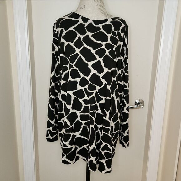 Toni T black & white giraffe print top - Picture 1 of 10